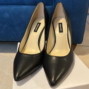 Nine West Women's Flax Classic Black Leather Point Toe Heels Pumps Size 8